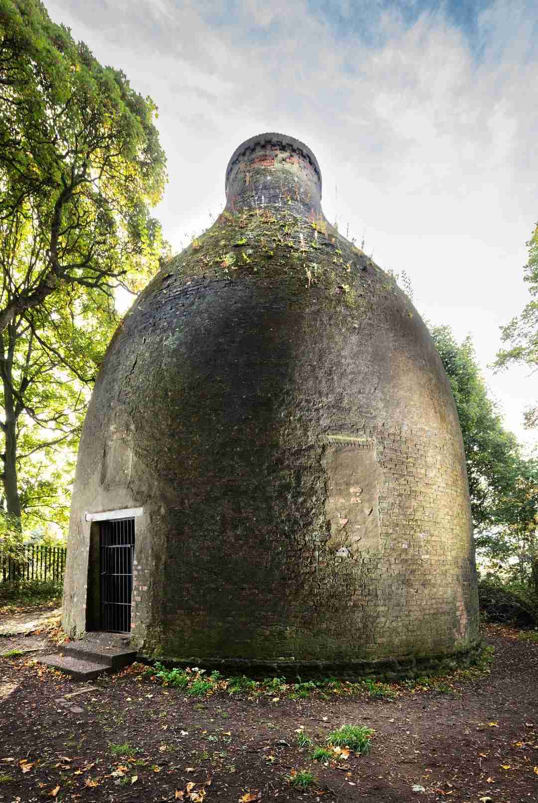 Waterloo Kiln in Swinton. A giant disused brick dome.